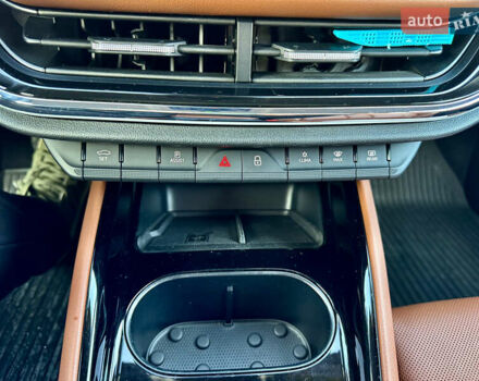 Красный Шкода Enyaq iV, объемом двигателя 0 л и пробегом 35 тыс. км за 23995 $, фото 114 на Automoto.ua