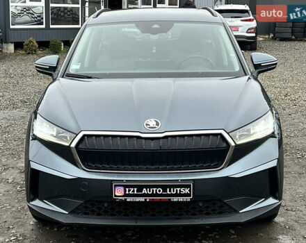 Серый Шкода Enyaq iV, объемом двигателя 0 л и пробегом 65 тыс. км за 22000 $, фото 4 на Automoto.ua