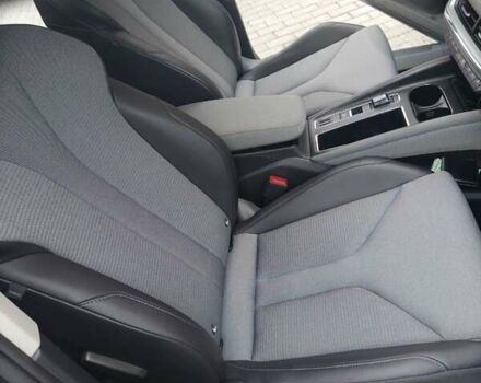 Серый Шкода Enyaq iV, объемом двигателя 0 л и пробегом 256 тыс. км за 20900 $, фото 19 на Automoto.ua