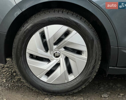 Серый Шкода Enyaq iV, объемом двигателя 0 л и пробегом 65 тыс. км за 22000 $, фото 21 на Automoto.ua