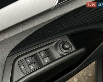 Серый Шкода Enyaq iV, объемом двигателя 0 л и пробегом 65 тыс. км за 22000 $, фото 56 на Automoto.ua