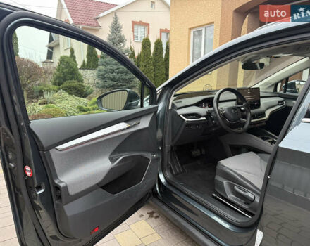 Серый Шкода Enyaq iV, объемом двигателя 0 л и пробегом 190 тыс. км за 21600 $, фото 21 на Automoto.ua