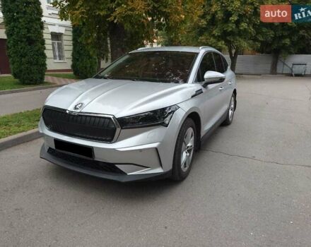 Серый Шкода Enyaq iV, объемом двигателя 0 л и пробегом 43 тыс. км за 29000 $, фото 3 на Automoto.ua