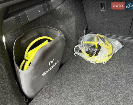 Серый Шкода Enyaq iV, объемом двигателя 0 л и пробегом 190 тыс. км за 21600 $, фото 77 на Automoto.ua