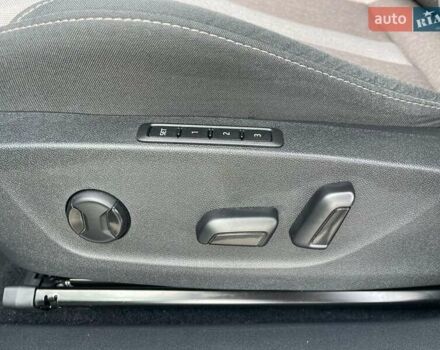 Серый Шкода Enyaq iV, объемом двигателя 0 л и пробегом 34 тыс. км за 22990 $, фото 23 на Automoto.ua