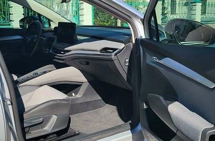 Серый Шкода Enyaq iV, объемом двигателя 0 л и пробегом 43 тыс. км за 29000 $, фото 10 на Automoto.ua