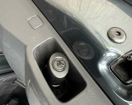 Сірий Шкода Enyaq iV, об'ємом двигуна 0 л та пробігом 169 тис. км за 24600 $, фото 65 на Automoto.ua