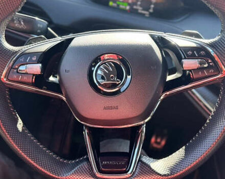 Синий Шкода Enyaq iV, объемом двигателя 0 л и пробегом 195 тыс. км за 21900 $, фото 1 на Automoto.ua