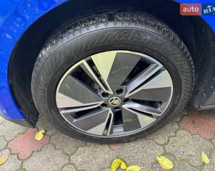 Синий Шкода Enyaq iV, объемом двигателя 0 л и пробегом 21 тыс. км за 24200 $, фото 5 на Automoto.ua