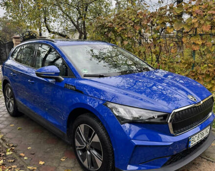 Синий Шкода Enyaq iV, объемом двигателя 0 л и пробегом 21 тыс. км за 24200 $, фото 2 на Automoto.ua