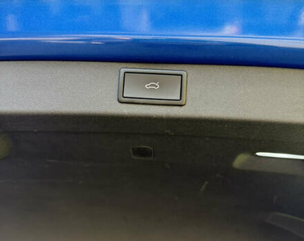 Синий Шкода Enyaq iV, объемом двигателя 0 л и пробегом 77 тыс. км за 29900 $, фото 10 на Automoto.ua