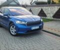 Синий Шкода Enyaq iV, объемом двигателя 0 л и пробегом 72 тыс. км за 25900 $, фото 1 на Automoto.ua