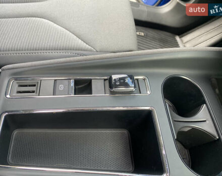 Синий Шкода Enyaq iV, объемом двигателя 0 л и пробегом 20 тыс. км за 24500 $, фото 20 на Automoto.ua