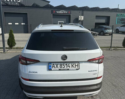 Белый Шкода Kodiaq Scout, объемом двигателя 1.98 л и пробегом 129 тыс. км за 22500 $, фото 16 на Automoto.ua
