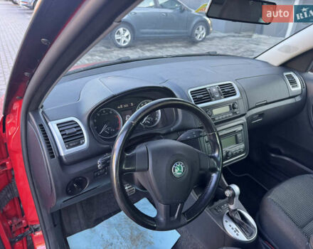 Красный Шкода Roomster Scout, объемом двигателя 1.6 л и пробегом 155 тыс. км за 7300 $, фото 11 на Automoto.ua