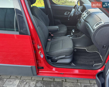 Красный Шкода Roomster Scout, объемом двигателя 1.6 л и пробегом 155 тыс. км за 7300 $, фото 8 на Automoto.ua