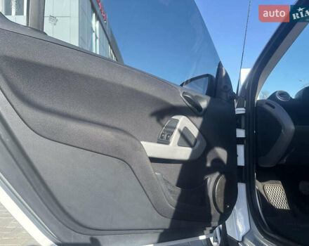 Білий Смарт Fortwo, об'ємом двигуна 1 л та пробігом 112 тис. км за 7000 $, фото 5 на Automoto.ua