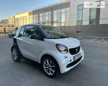 Білий Смарт Fortwo, об'ємом двигуна 1 л та пробігом 57 тис. км за 8900 $, фото 1 на Automoto.ua