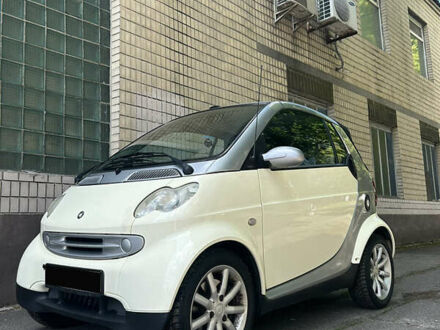 Смарт Fortwo 2004 у Києві на Automoto.ua Білий Смарт Fortwo, об'ємом двигуна 0.7 л та пробігом 120 тис. км за 3600 $, фото 1 на Automoto.ua