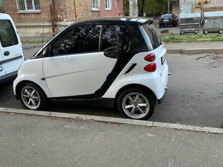 Смарт Fortwo 2010 у Києві на Automoto.ua Білий Смарт Fortwo, об'ємом двигуна 1 л та пробігом 92 тис. км за 5900 $, фото 1 на Automoto.ua