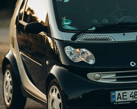Сірий Смарт Fortwo, об'ємом двигуна 0.6 л та пробігом 145 тис. км за 3500 $, фото 1 на Automoto.ua