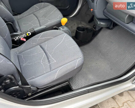Сірий Смарт Fortwo, об'ємом двигуна 0.7 л та пробігом 214 тис. км за 2999 $, фото 36 на Automoto.ua