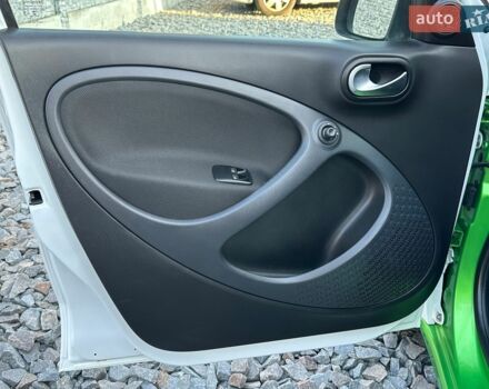 Білий Смарт EQ Forfour, об'ємом двигуна 0 л та пробігом 134 тис. км за 8350 $, фото 41 на Automoto.ua
