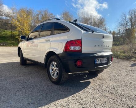 Белый Cанг Йонг Актион, объемом двигателя 2.3 л и пробегом 170 тыс. км за 6000 $, фото 6 на Automoto.ua