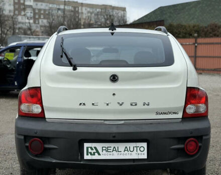 Белый Cанг Йонг Актион, объемом двигателя 2 л и пробегом 202 тыс. км за 6600 $, фото 2 на Automoto.ua