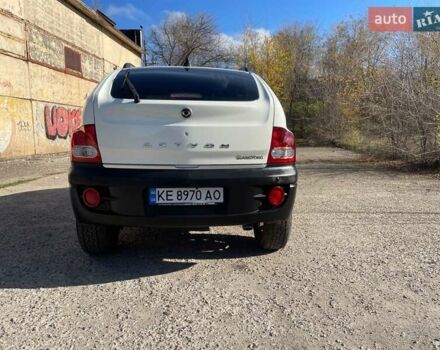 Белый Cанг Йонг Актион, объемом двигателя 2.3 л и пробегом 170 тыс. км за 6000 $, фото 2 на Automoto.ua