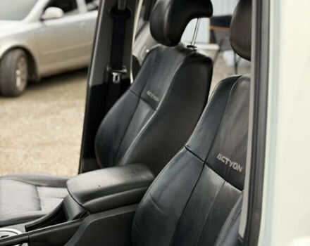 Белый Cанг Йонг Актион, объемом двигателя 2 л и пробегом 202 тыс. км за 6600 $, фото 15 на Automoto.ua