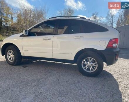 Белый Cанг Йонг Актион, объемом двигателя 2.3 л и пробегом 170 тыс. км за 6000 $, фото 6 на Automoto.ua