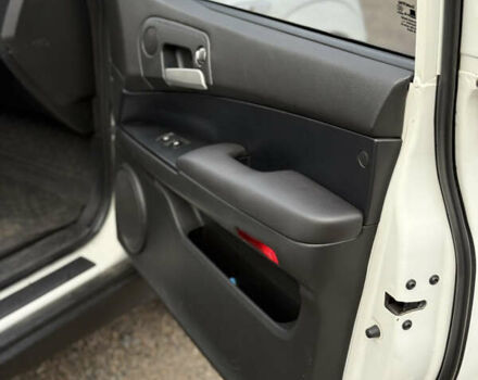 Белый Cанг Йонг Актион, объемом двигателя 2 л и пробегом 202 тыс. км за 6600 $, фото 8 на Automoto.ua