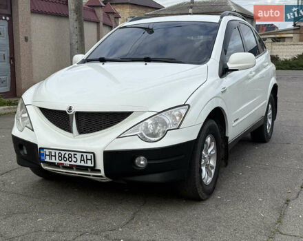 Белый Cанг Йонг Актион, объемом двигателя 2 л и пробегом 173 тыс. км за 6100 $, фото 1 на Automoto.ua