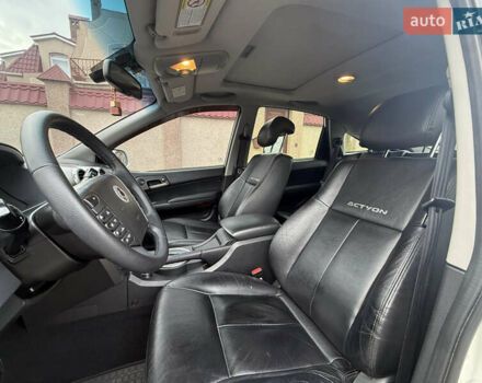 Белый Cанг Йонг Актион, объемом двигателя 2 л и пробегом 173 тыс. км за 6100 $, фото 9 на Automoto.ua