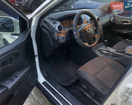 Белый Cанг Йонг Актион, объемом двигателя 2 л и пробегом 160 тыс. км за 8800 $, фото 6 на Automoto.ua