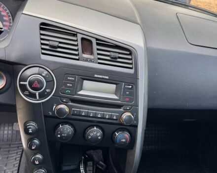 Черный Cанг Йонг Актион, объемом двигателя 2 л и пробегом 240 тыс. км за 8200 $, фото 5 на Automoto.ua