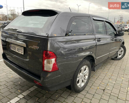 Серый Cанг Йонг Актион, объемом двигателя 2 л и пробегом 235 тыс. км за 8900 $, фото 2 на Automoto.ua