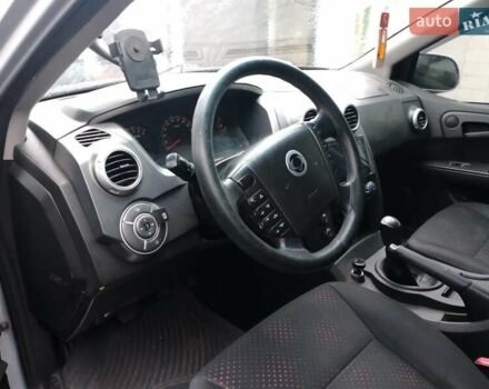 Серый Cанг Йонг Актион, объемом двигателя 2.3 л и пробегом 72 тыс. км за 6500 $, фото 5 на Automoto.ua