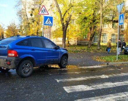 Синий Cанг Йонг Актион, объемом двигателя 2.3 л и пробегом 300 тыс. км за 4500 $, фото 2 на Automoto.ua