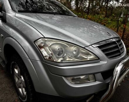 Сірий Cанг Йонг KYRON DELUXE, об'ємом двигуна 2 л та пробігом 220 тис. км за 8390 $, фото 3 на Automoto.ua