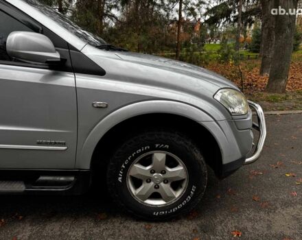 Сірий Cанг Йонг KYRON DELUXE, об'ємом двигуна 2 л та пробігом 220 тис. км за 8390 $, фото 4 на Automoto.ua