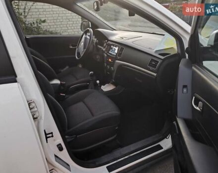 Білий Cанг Йонг Korando, об'ємом двигуна 2 л та пробігом 197 тис. км за 7600 $, фото 5 на Automoto.ua