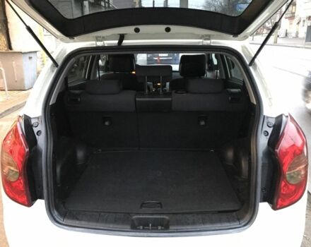 Белый Cанг Йонг Корандо, объемом двигателя 2 л и пробегом 118 тыс. км за 7500 $, фото 8 на Automoto.ua