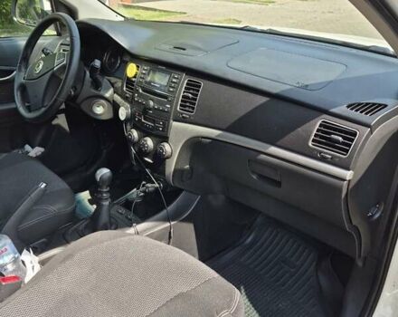 Білий Cанг Йонг Korando, об'ємом двигуна 2 л та пробігом 130 тис. км за 8200 $, фото 8 на Automoto.ua
