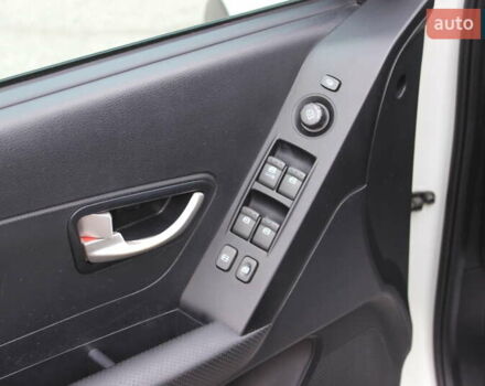 Белый Cанг Йонг Корандо, объемом двигателя 2 л и пробегом 62 тыс. км за 11400 $, фото 16 на Automoto.ua