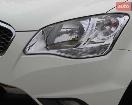 Білий Cанг Йонг Korando, об'ємом двигуна 2 л та пробігом 62 тис. км за 11700 $, фото 9 на Automoto.ua