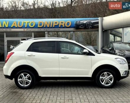 Білий Cанг Йонг Korando, об'ємом двигуна 2 л та пробігом 62 тис. км за 10999 $, фото 10 на Automoto.ua