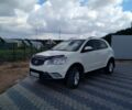 Білий Cанг Йонг Korando, об'ємом двигуна 2 л та пробігом 121 тис. км за 8089 $, фото 1 на Automoto.ua