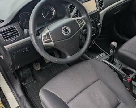 Белый Cанг Йонг Корандо, объемом двигателя 2 л и пробегом 192 тыс. км за 5900 $, фото 2 на Automoto.ua